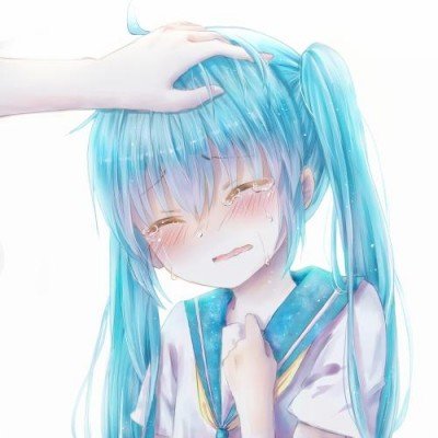 女孩开心跑进店将小猫扔出店外